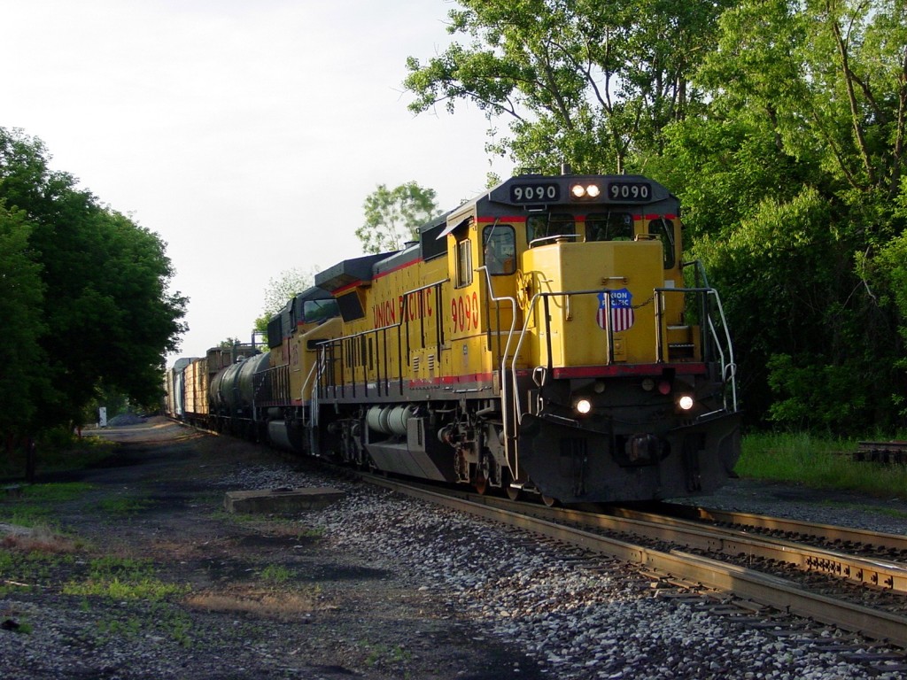 UP 9090 CN 391
UP 9090 is on the point of CN train 391 at Durand.
