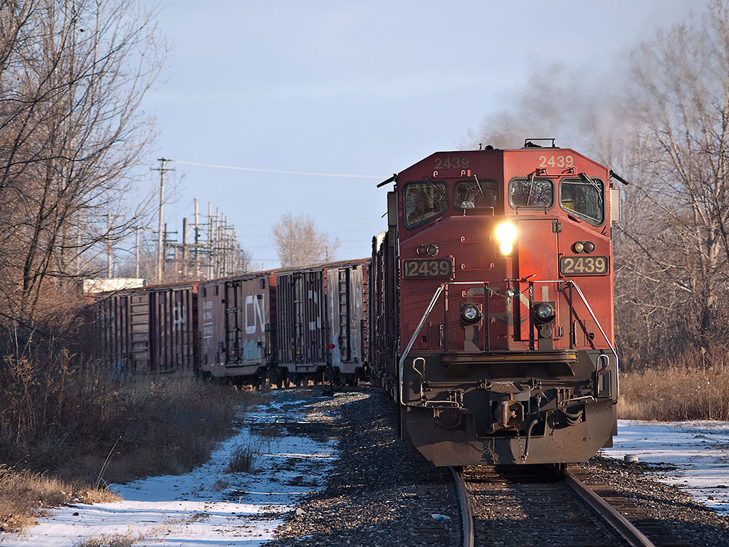 Big Power for the Local
8-40CM 2439 is now on the front with 9-44CWL 2598 as they pull aluminum loads
from the former Ford trim plant in Mount Clemens.  This job is normally handled by
a single GP38-2.

January 2nd, 2010
